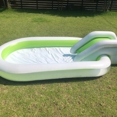 【受け渡し決定】すべり台付きビニールプール