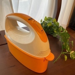 レトロデザイン好きな方へ♪ ケース付きハンドミキサーの画像