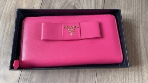 値下げしました。新品未使用！プラダリボン財布