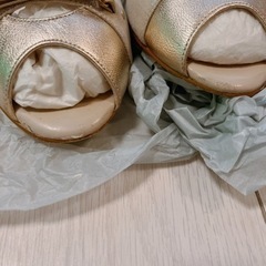 シャンパンゴールド　パンプスの画像