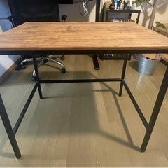 木目調デスクの画像