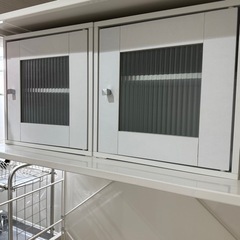 ガラス窓付き収納ボックス×2