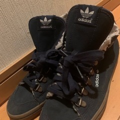 adidas スニーカー