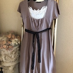 新品❣️ラインの綺麗なワンピースの画像