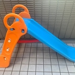 子供　滑り台　ウォータースライダー