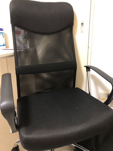 机の椅子売ります。