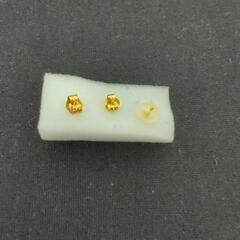 金のピアス片耳ずつの3点の画像