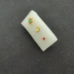 金のピアス片耳ずつの3点の画像