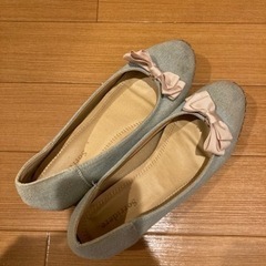 水色のパンプス　