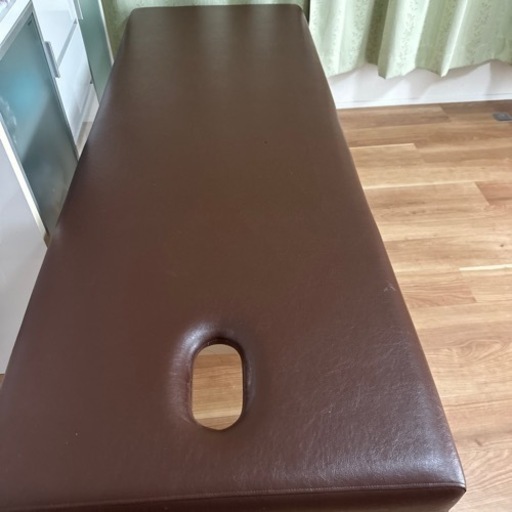 マッサージ、ベッド　使わないため