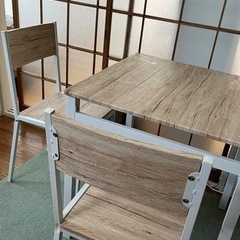 ダイニングテーブル　椅子２つ付きの画像