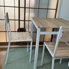 ダイニングテーブル　椅子２つ付きの画像