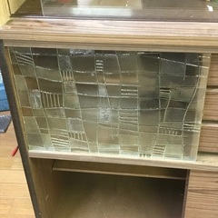 昭和レトロ食器棚の画像