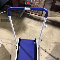 はぴねすくらぶ コンパクト自走式ウォーカー お散歩ロード　ウォーキングマシンの画像