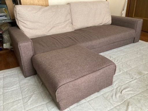 お洒落でシックなソファです