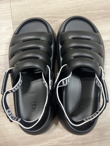 アグ　サンダル