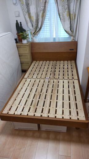 セミダブル　木製フレームすのこベット【コンセント付】