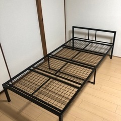 黒パイプシングルベッド