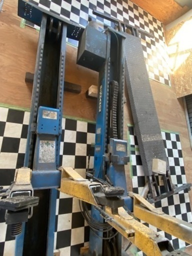 2柱リフト　ビシャモン　自動車　リフト　ジャッキ　整備　メンテナンス　工具