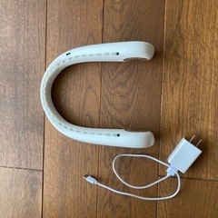 首にかける扇風機の画像