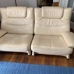 【カリモク】2人掛けソファ　リビング用　リクライニング機能付き
