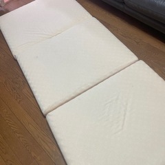 三つ折りマットレス　セミシングル 