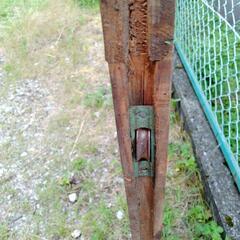 古い木製の網戸の画像