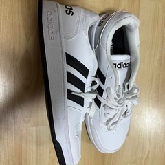 新品未使用アディダス　スニーカー　26センチの画像
