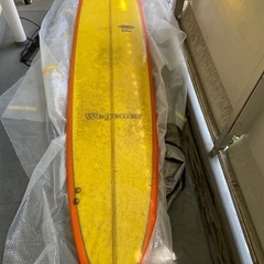 ロングサーフィンボードの画像
