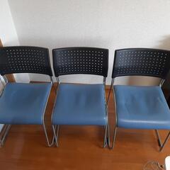 パイプ椅子　3個　重ねて置けます