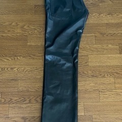 レザーパンツ　フェイクレザー　ブーツカット