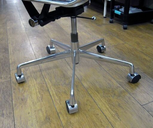 リプロ品 イームズデザイン アルミナムグループチェア プレスライン風 昇降可 ブラック キャスター付き 札幌市 厚別区