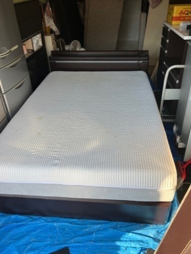 ダブルサイズベッド　引き出し付き