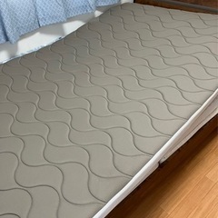ニトリ　じんわりフィットする低反発敷布団　ダブル