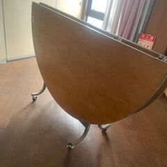  宴会テーブル φ180cm 丸型 円 ラウンド シナ合板 キャスター付 の画像