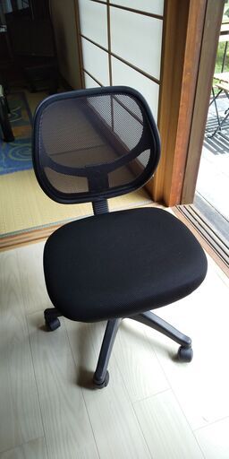 キャスター付き椅子