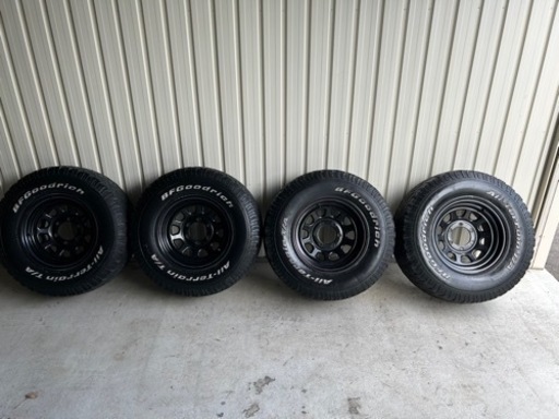 受け渡し予定者決まりました　値下げ❗️デイトナ？ホイールタイヤセット  ＰＣＤ　１３９.７ ６穴  ランクル　プラド　ハイラックス　etc