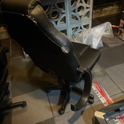 ４脚で¥5000！背の部分に傷あり！