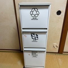 棚として使ってました　ゴミ箱　物置収納　オムツ入れの画像
