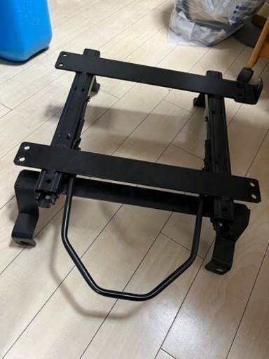 テリオスキッド用シートレール右側　新品未使用