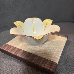 最終値下げ‼️お花の器4枚セットの画像
