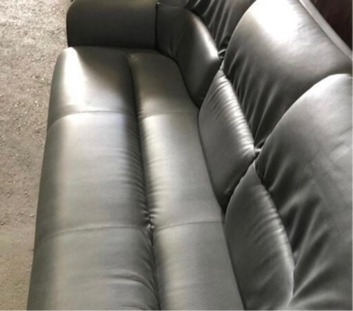 【本日まで】マルニ木工の3人掛けレザーソファ、お売りします。