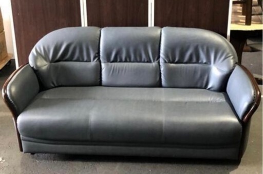 【本日まで】マルニ木工の3人掛けレザーソファ、お売りします。