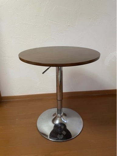 円形木製テーブル
