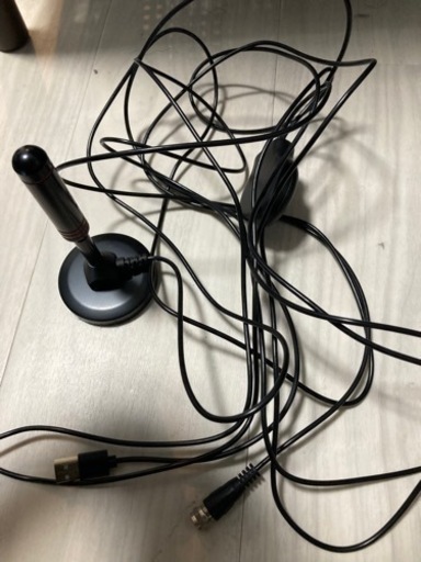 室内アンテナです。ネットで3000円程で購入したものになります。