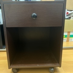 サイドテーブル(ブラウン、引き出し付き)の画像
