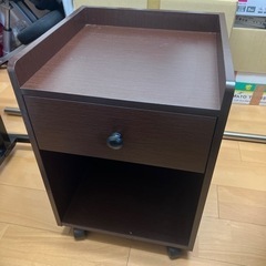 サイドテーブル(ブラウン、引き出し付き)