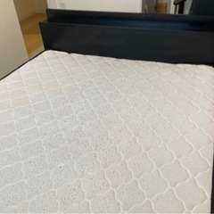 ニトリ電動ソファ、ダブルベッド、ダイニングテーブルの画像