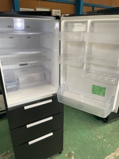 お話中☆値引き不可☆簡易清掃済☆中古品☆SHARP☆2011年製☆4ドア☆かっこいいブラック★まだまだ冷えます♪