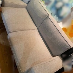 unico 2人掛けソファもらってください。最近は猫専用でしたが…